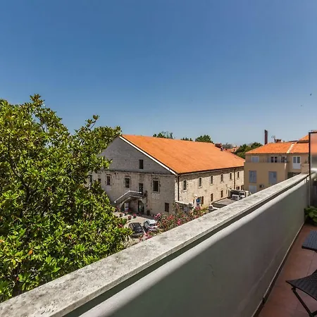 Rustic Arsenal Apartment Zadar